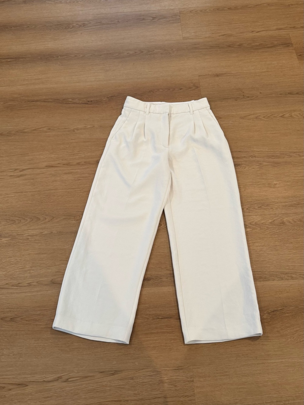 Aritzia Wilfred The Effortless Cropped Pant Cream - Size 4